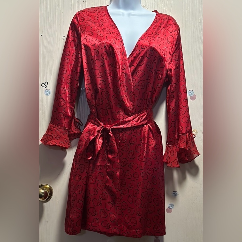 ✨❤️Morgan Taylor Red Velvet Wrap Robe with Ruffled Cuffs✨❤️ - Picture 2 of 16